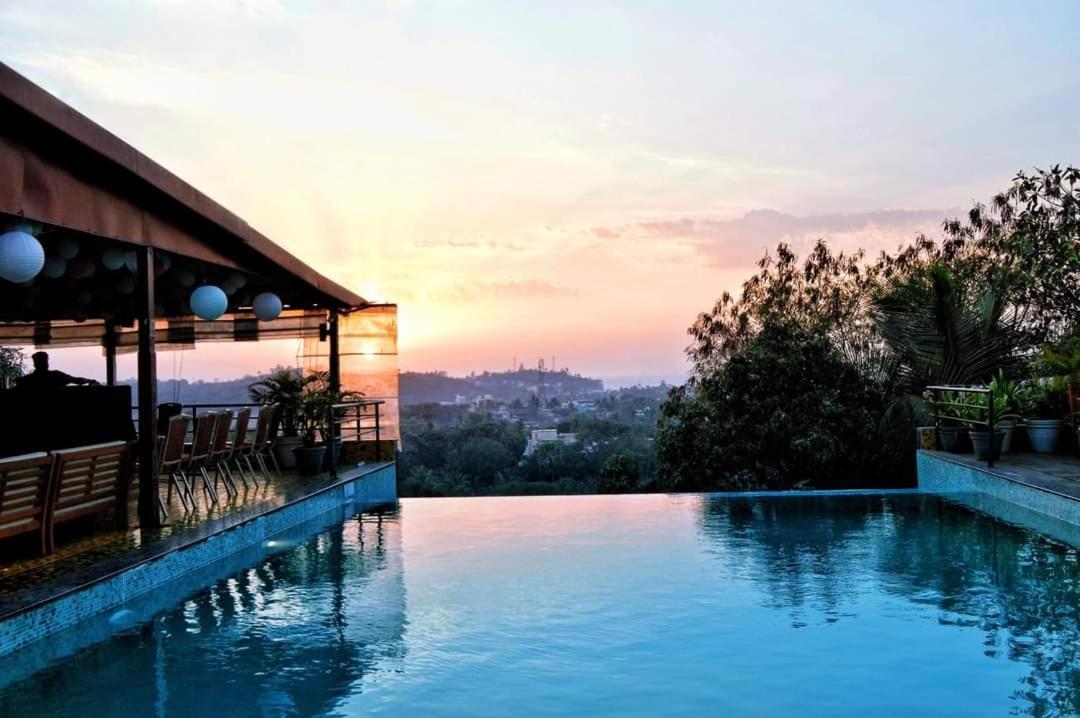 Silverador Resort Thane Exteriör bild