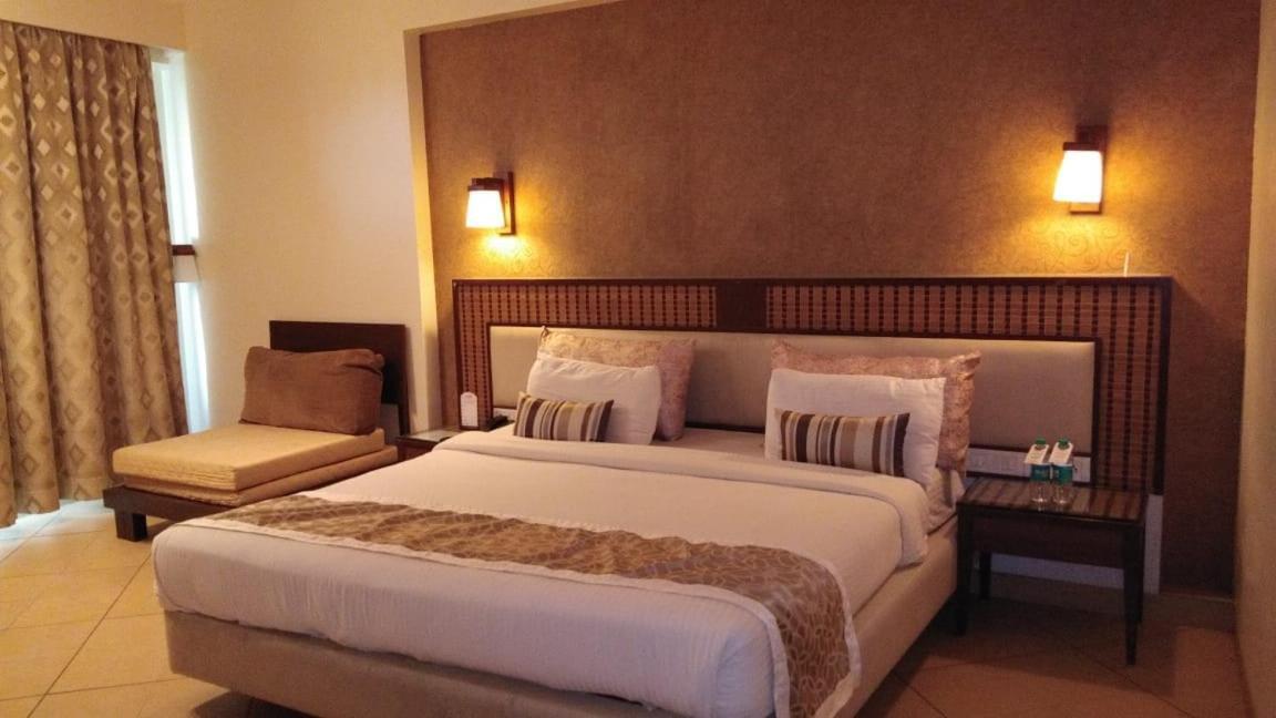 Silverador Resort Thane Exteriör bild