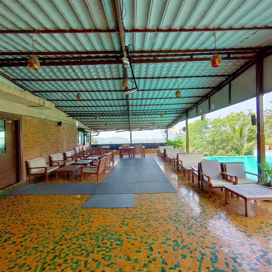 Silverador Resort Thane Exteriör bild